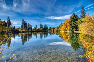 Fall view of Mirror Pond near Drake Park in Bend, Oregon